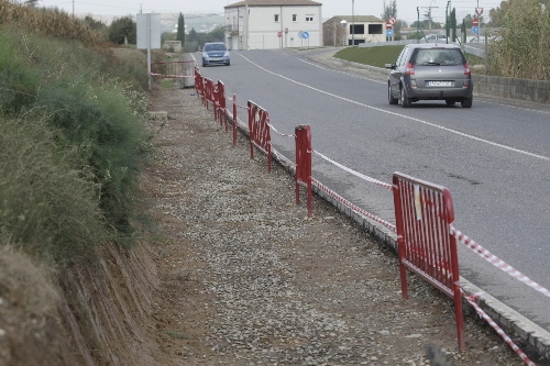 Nova vorera per millorar l’accés per als vianants al tanatori