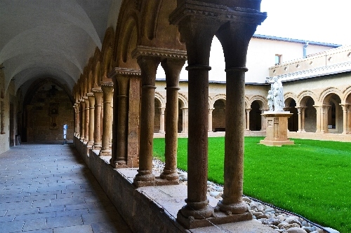 Llesta la restauració del claustre romànic de les Avellanes