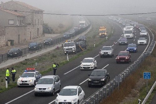 Tallada l’autovia per tres accidents amb sis ferits per la boira a la Segarra