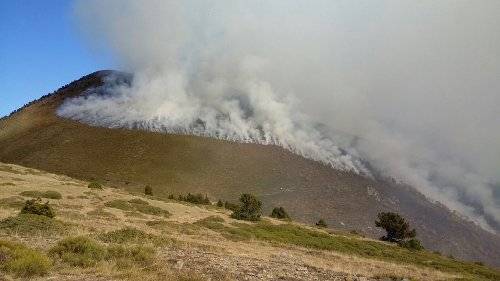 Cremen 210 hectàrees de pastures en un incendi a la Guingueta d’Àneu