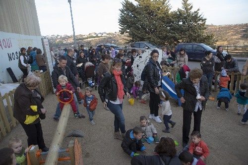 Cervera estrena un parc infantil dedicat a la Caputxeta Vermella