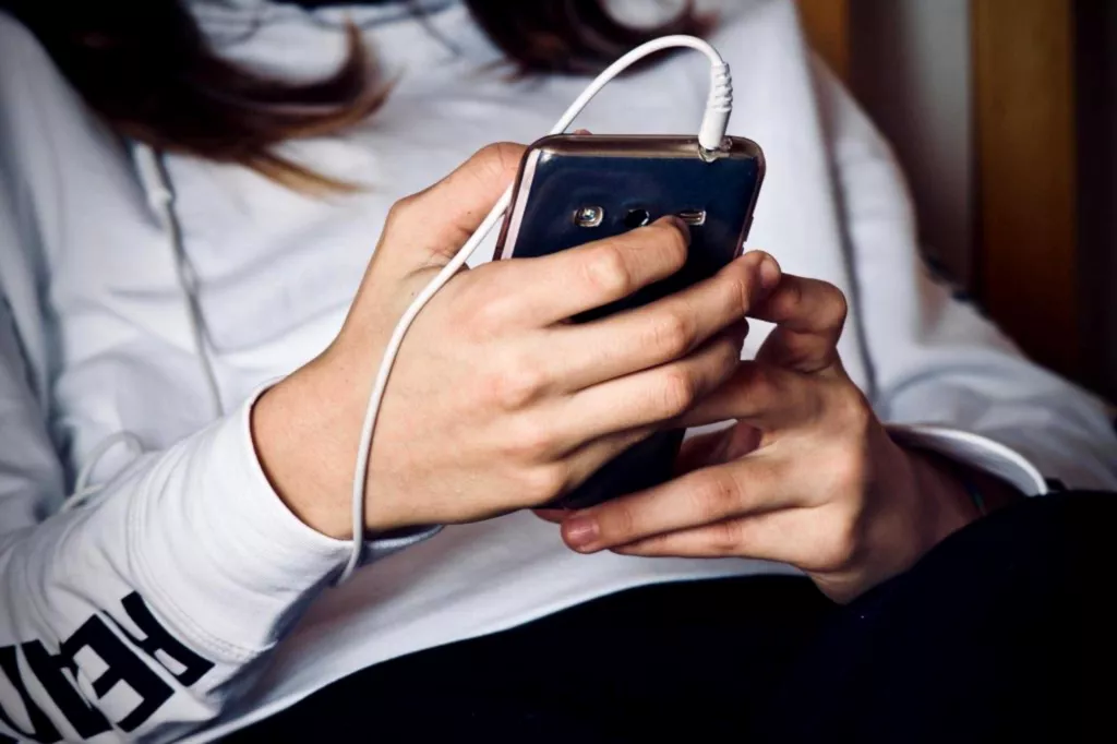 ⏯️ Creen una guia per prevenir l'ús inadequat de les tecnologies digitals en infants i joves