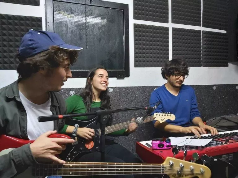 El grup lleidatà Selva Nua guanya el concurs de talent musical d'Estrella Damm