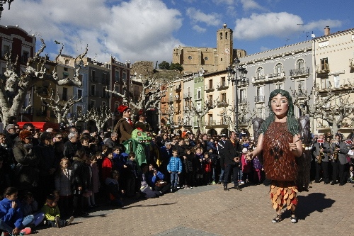 Multitudinari ball de l’harpia a Balaguer