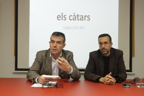 Presenten un llibre al Museu de Lleida sobre els càtars i un poemari del lleidatà Eduard Batlle al Cafè del Teatre
