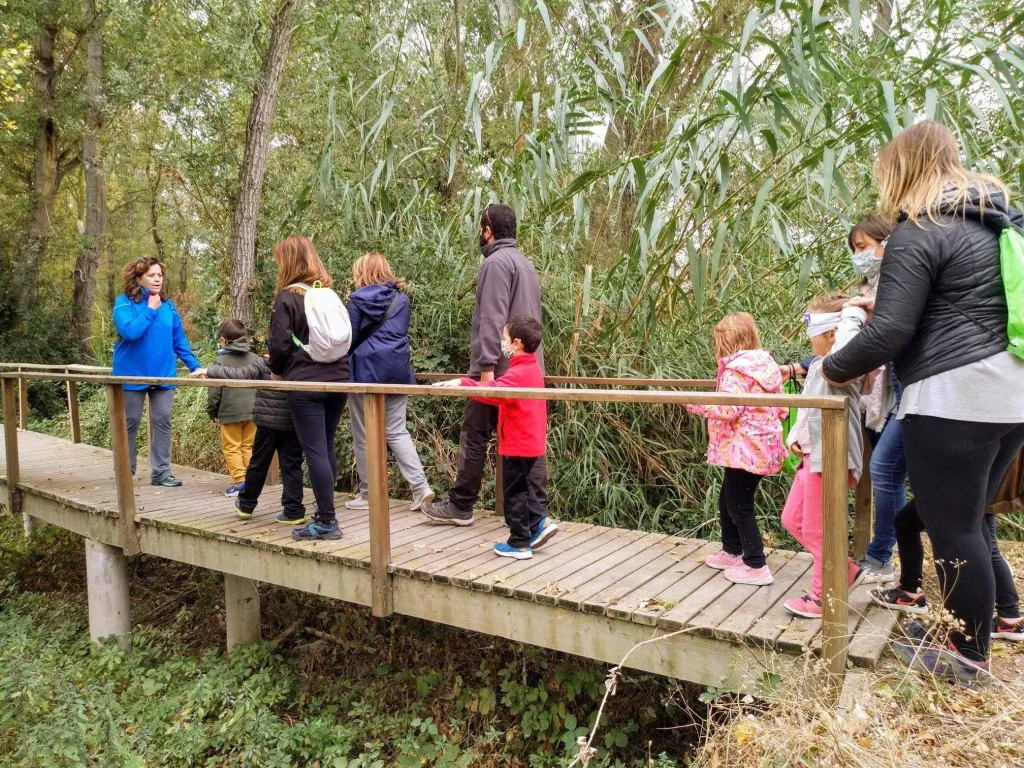 Infants de la Granja d'Escarp descobreixen el medi a l'aiguabarreig