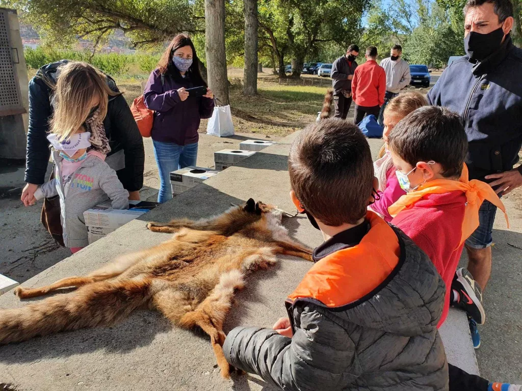 Infants de la Granja d'Escarp descobreixen el medi a l'aiguabarreig