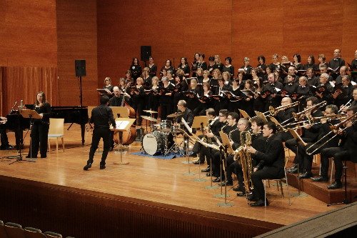 La Big Band i el Cor Maristes de Lleida recorden Cohen