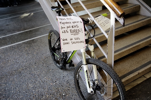 Gàbies per evitar el robatori de bicicletes al Rectorat