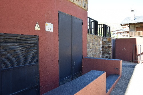 Veïns de Bellver demanen que Endesa retiri un transformador del seu edifici