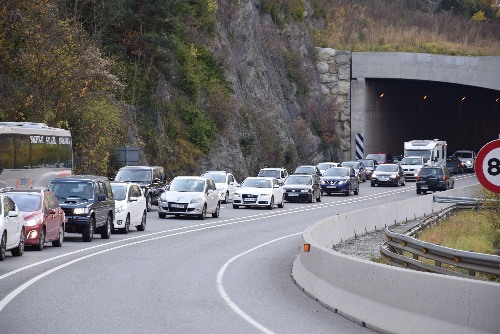 Cues entre la Seu i Andorra i boira en carreteres de Ponent