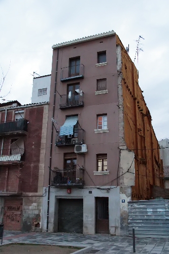 La Paeria insta a desallotjar una casa del Barri Antic per falta de seguretat