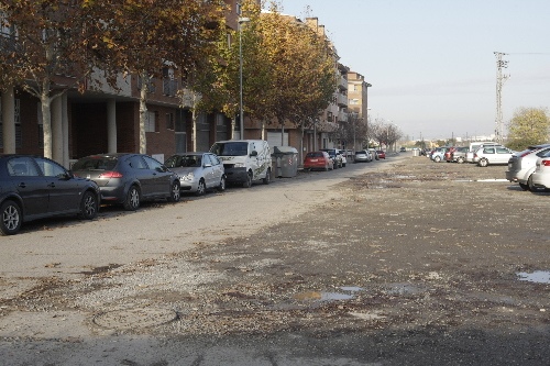 Veïns de la Bordeta demanen asfaltar el carrer Amposta