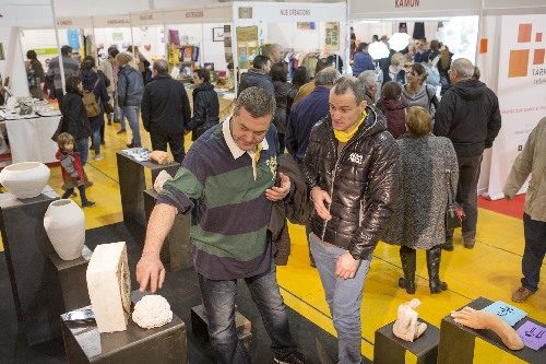 La XVIII Fira d’Artistes de Tàrrega arriba al seu equador amb molt més públic i vendes