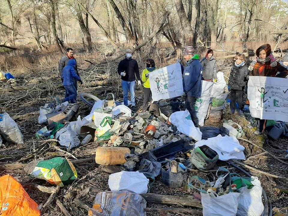 ⏯️ Voluntaris retiren més de 1.500 quilos de residus del pantà d'Oliana