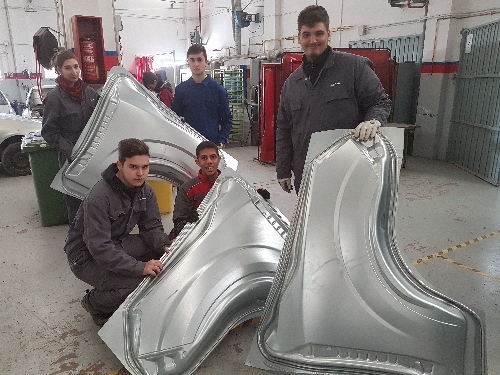 Més material per a pràctiques d’automoció a l’institut Caparrella