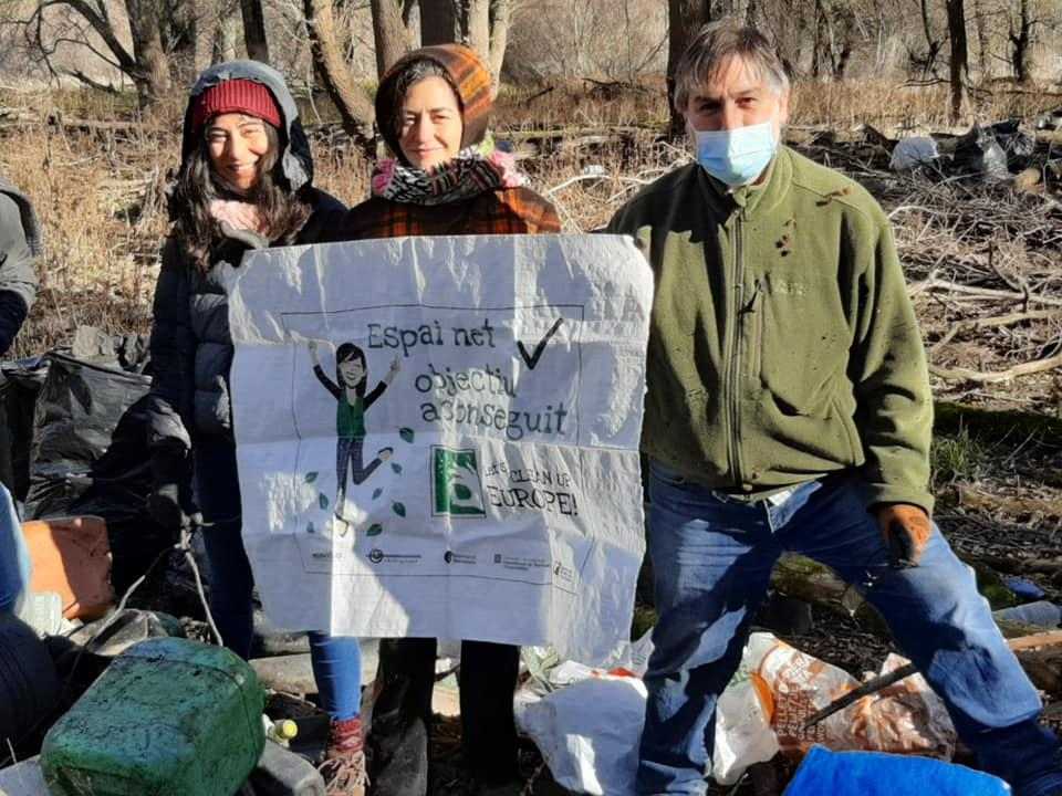 ⏯️ Voluntaris retiren més de 1.500 quilos de residus del pantà d'Oliana