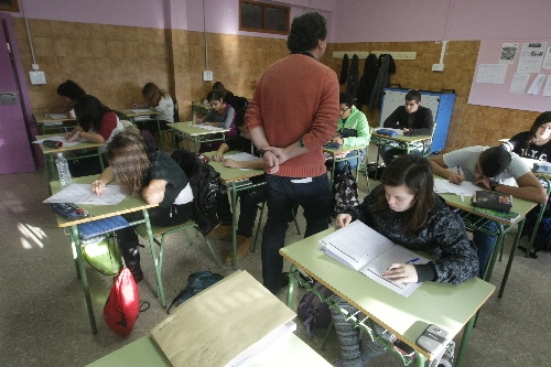 El nivell dels alumnes catalans supera el d’Espanya i l’OCDE en ciències, lectura i ‘mates’