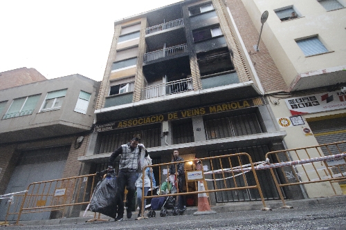 Mantenen el desallotjament dels pisos del bloc incendiat