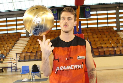 Papantoniou fitxa sense clàusula ACB