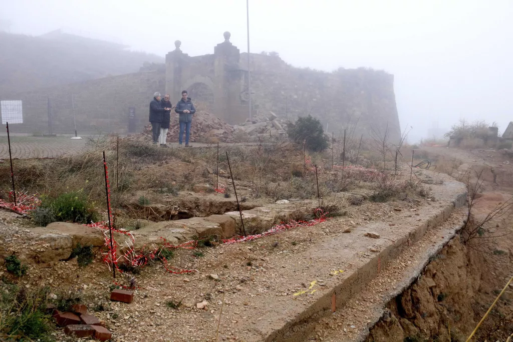 ⏯️ Comença la restauració de la muralla de la Seu Vella afectada per una esllavissada l'any passat