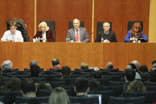 Docents qüestionen que polítics facin classe a la UdL