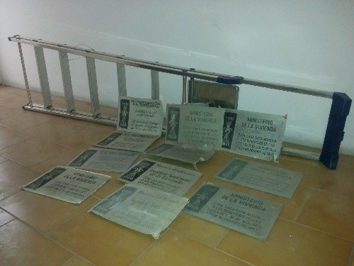 Retiren de vuit carrers de Lleida 11 plaques franquistes