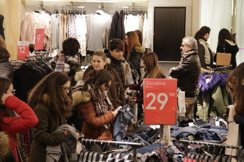 Diumenge de rebaixes, que suposaran una despesa de 96 euros per persona
