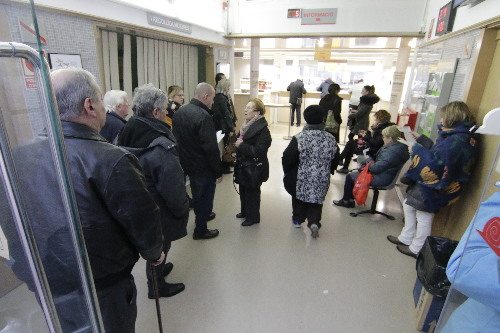 Pujada del copagament de medicines a jubilats que guanyen més de 30.000 €