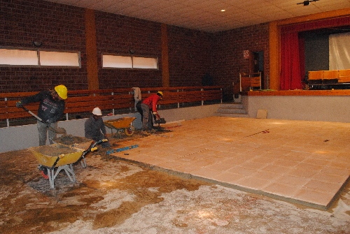 Obres per enllosar la sala de ball de Sidamon
