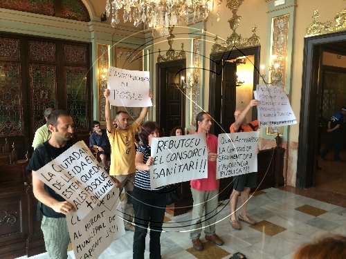 L'Assemblea en Defensa dels Serveis Públics denuncia la manca de respostes de l'ajuntament