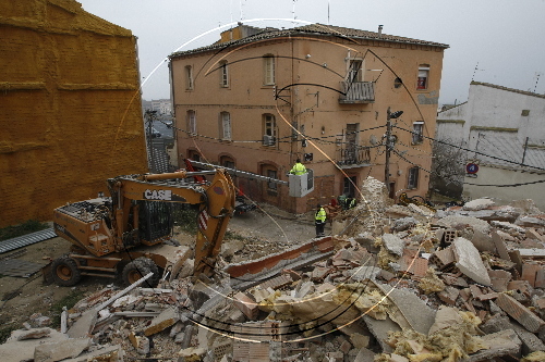 La Paeria enderroca dos edificis en ruïna del carrer Gairoles