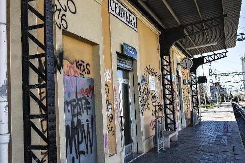 Grafitis a la cabina impedeixen que un tren circuli a la línia de Manresa