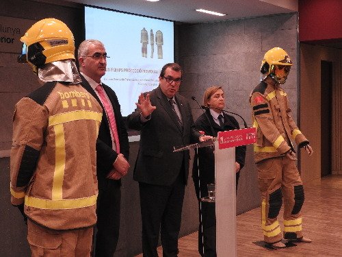 Els Bombers estrenaran uniformes que ofereixen més protecció