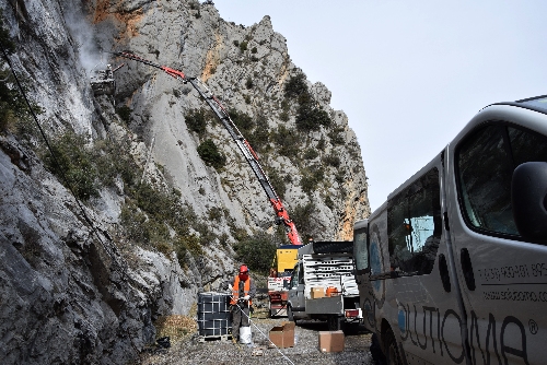 Inicien la instal·lació de malles i pantalles a Tres Ponts de la C-14