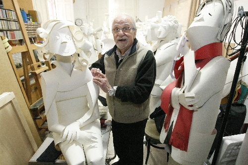 Les escultures de paper d’Ureña viatgen a Madrid