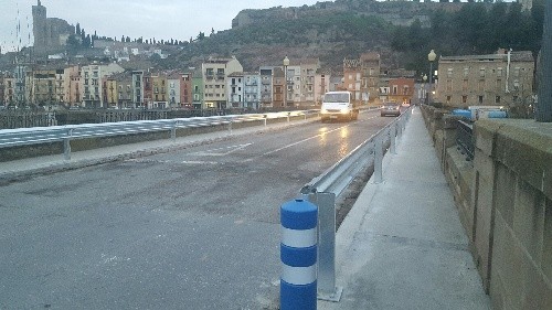Carreteres instal·la les noves barreres al Pont Vell de Balaguer