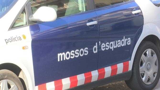 Presó per a l'home que va escapar emmanillat d'un vehicle policial
