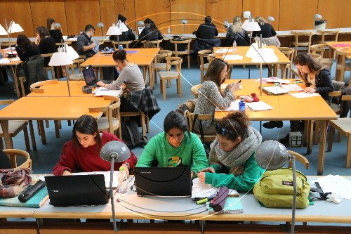 La UdL contracta cent joves titulats per exercir d’ajudants dels professors