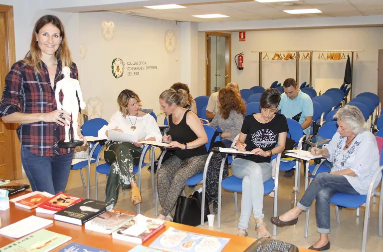 Les infermeres lleidatanes es formen en com aplicar l’acupuntura a les cures