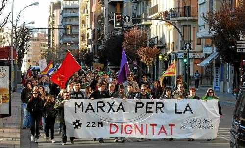 Unes 300 persones participen en la marxa de Lleida