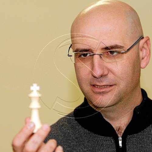 El lleidatà Josep Oms crea una acadèmia i un club d'escacs