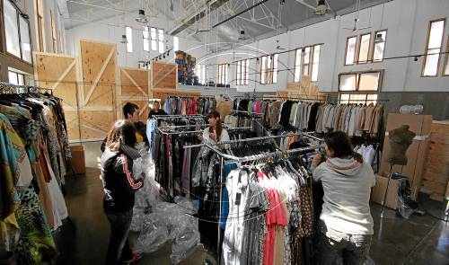 Compte enrere per a l'obertura dimarts vinent del centre comercial d''outlets' efímers al Mercat del Pla