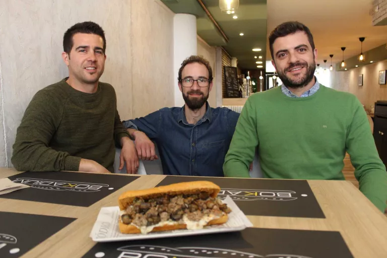 Un establiment de Lleida crea un entrepà de caragols amb llonganissa i allioli amb motiu de l'Aplec