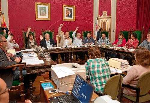 Cervera 'salva' els comptes a l'abstenir-se el regidor díscol