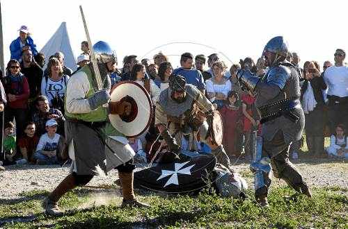 Ciutadilla reviu un multitudinari setge al castell