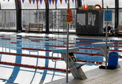 Balaguer obliga a pagar amb targeta l'accés a la piscina
