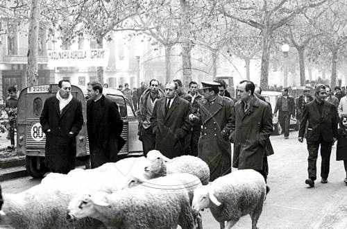 Tremp celebra mig segle de la fira amb milers de persones pels seus carrers