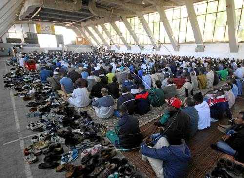 Cappont desisteix d'entregar les firmes contra la mesquita