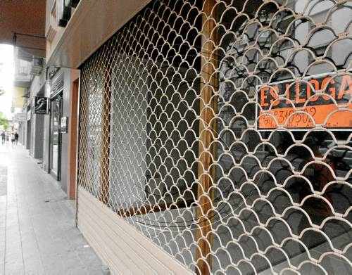 El nucli urbà disposa de 2.187 locals comercials oberts i 448 de buits